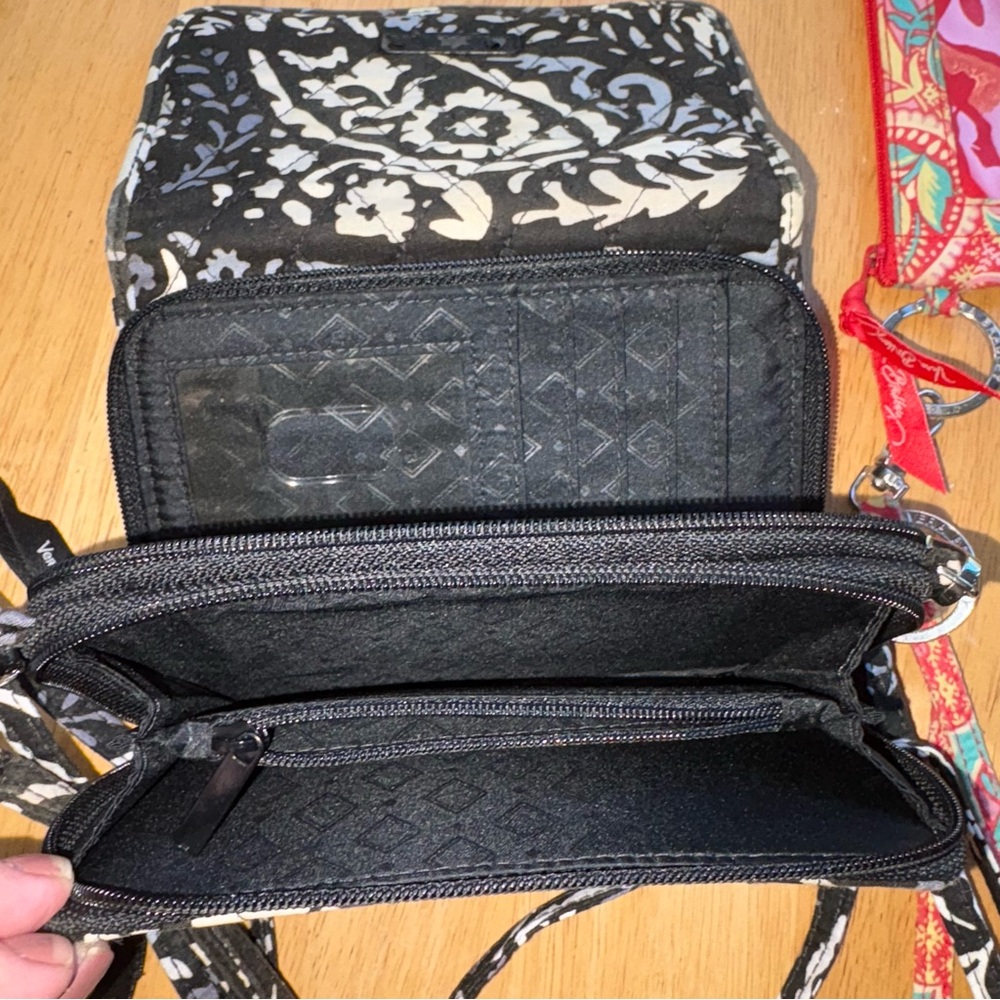 Vera Bradley Black and White Floral Crossbody Bag with Colorful ID Holder - Picture 11 of 12